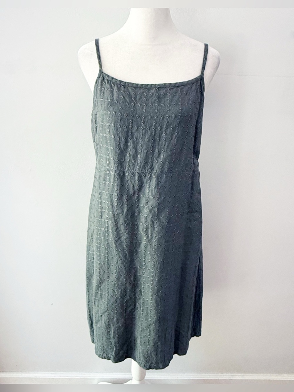 Vintage Gap Women 90s Linen Blend Gray Eyelet Dress Size 6 Preppy Beach Summer